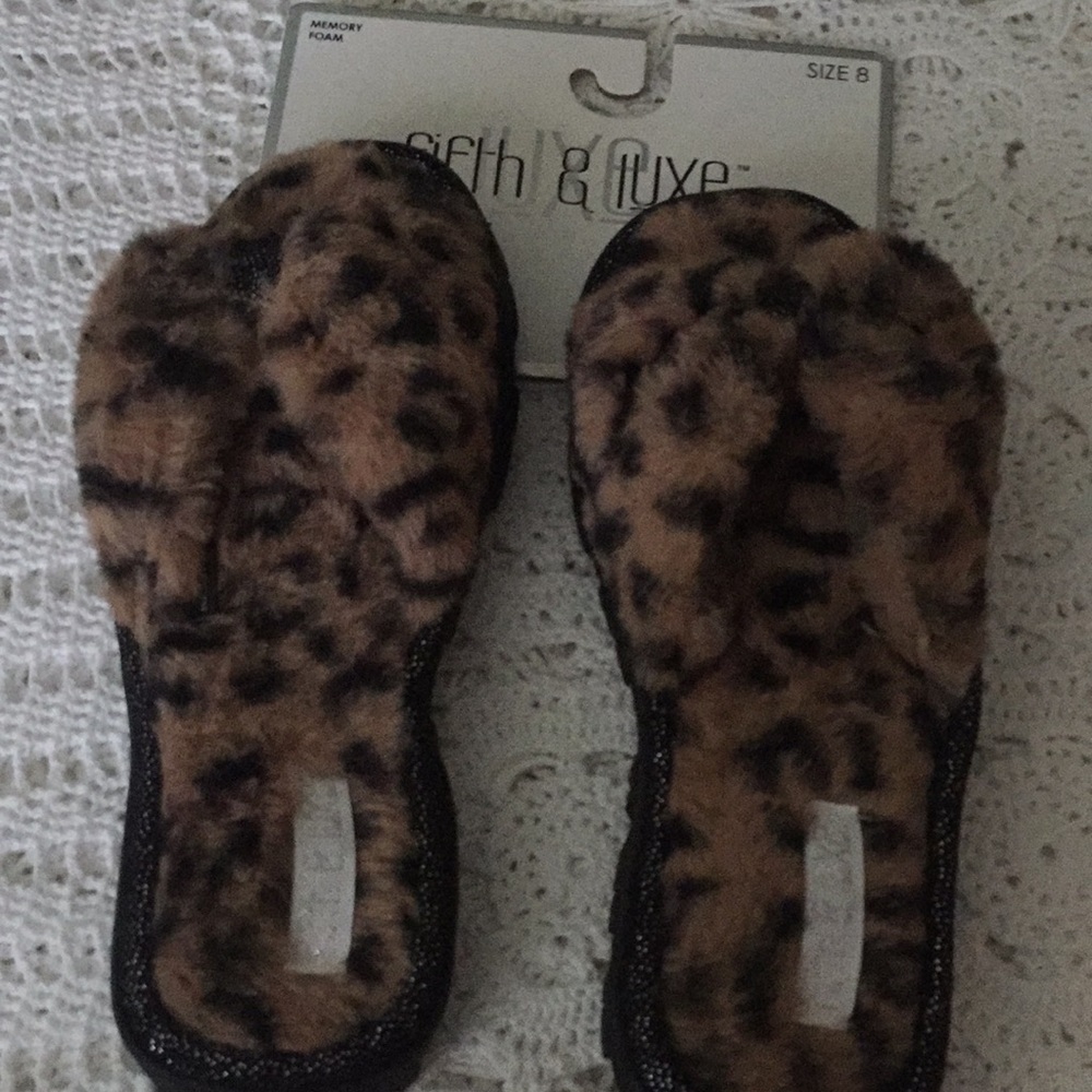 NWT Fifth & Luxe Size 8 Slippers Memory Foam